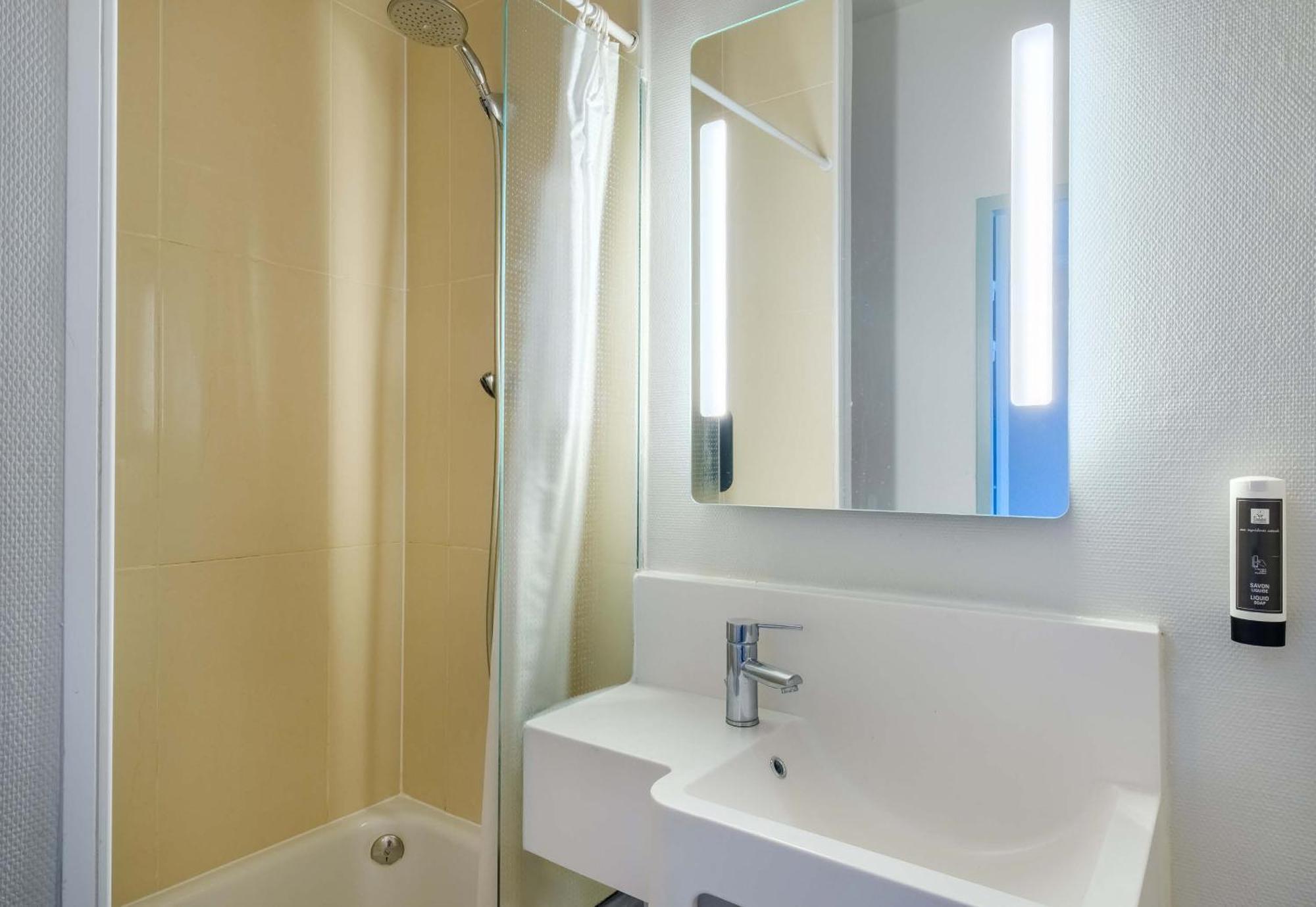 B&B Hotel Villeneuve Loubet Village Esterno foto
